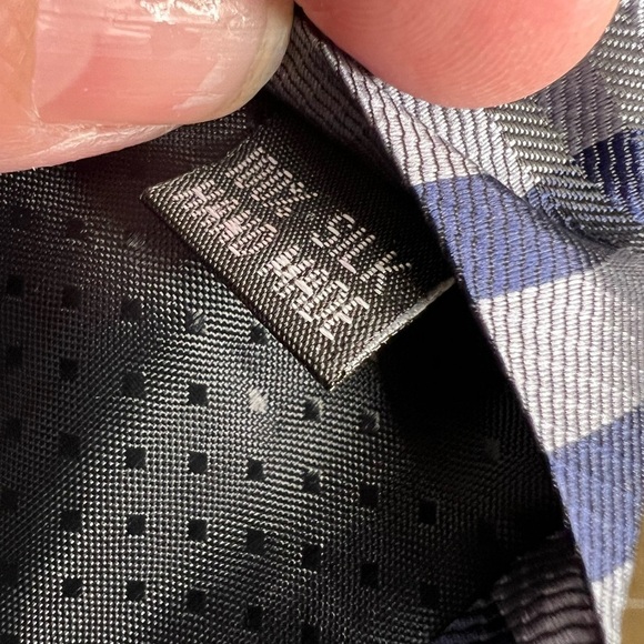 E1.13 Men’s 100% Silk Tie Grey/Navy silver background - Picture 3 of 4